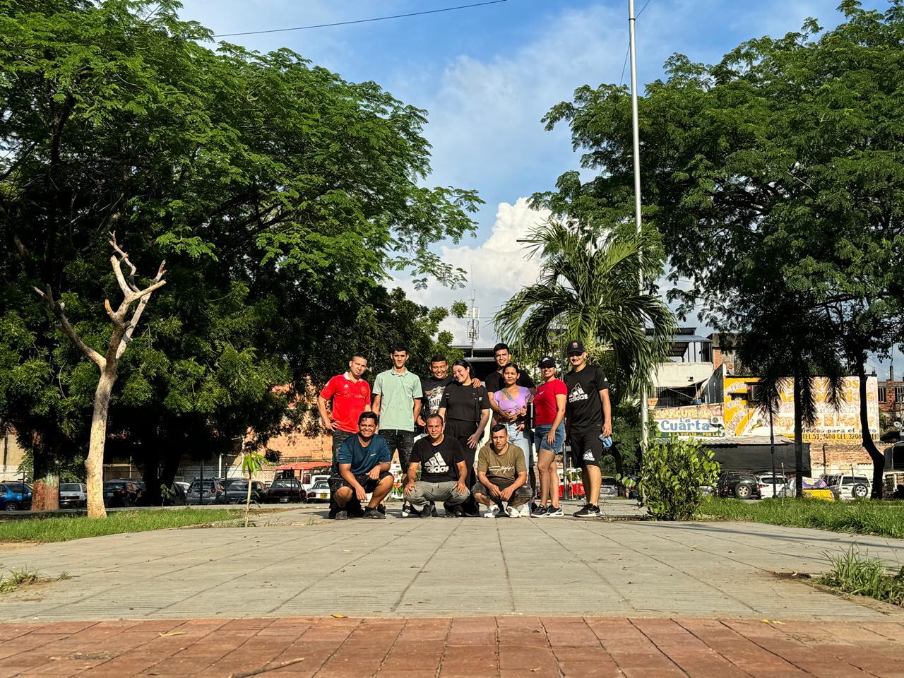 La comunidad del machetico en un entorno verde que se ha restablecido como obra social