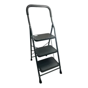 Escalera plegable negra de 3 peldaños con pasamanos y superficie antideslizante